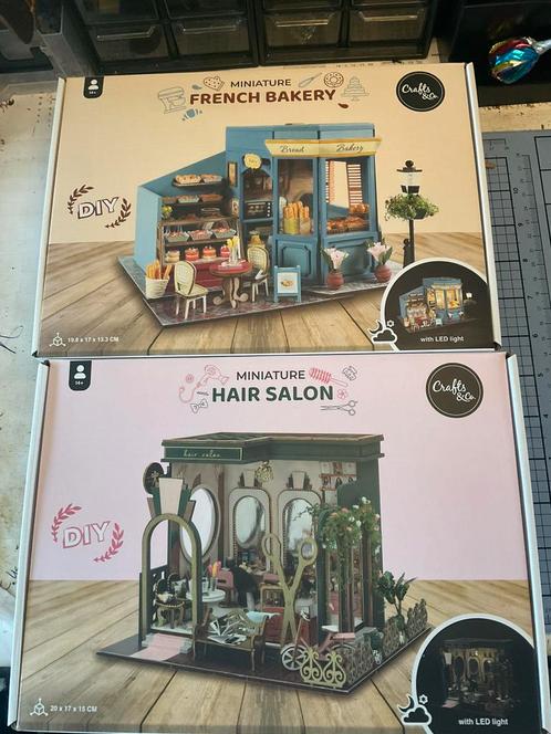 Crafts&Co, Hair Salon+French Bakery combi, miniaturen, diy, Hobby en Vrije tijd, Knutselen, Nieuw, Ophalen of Verzenden