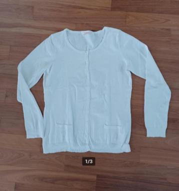 Wit Vest met ronde hals. Merk: Camaïeu. Maat: M. beschikbaar voor biedingen