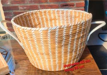 Grote rieten mand - Ø45cm, H28cm beschikbaar voor biedingen