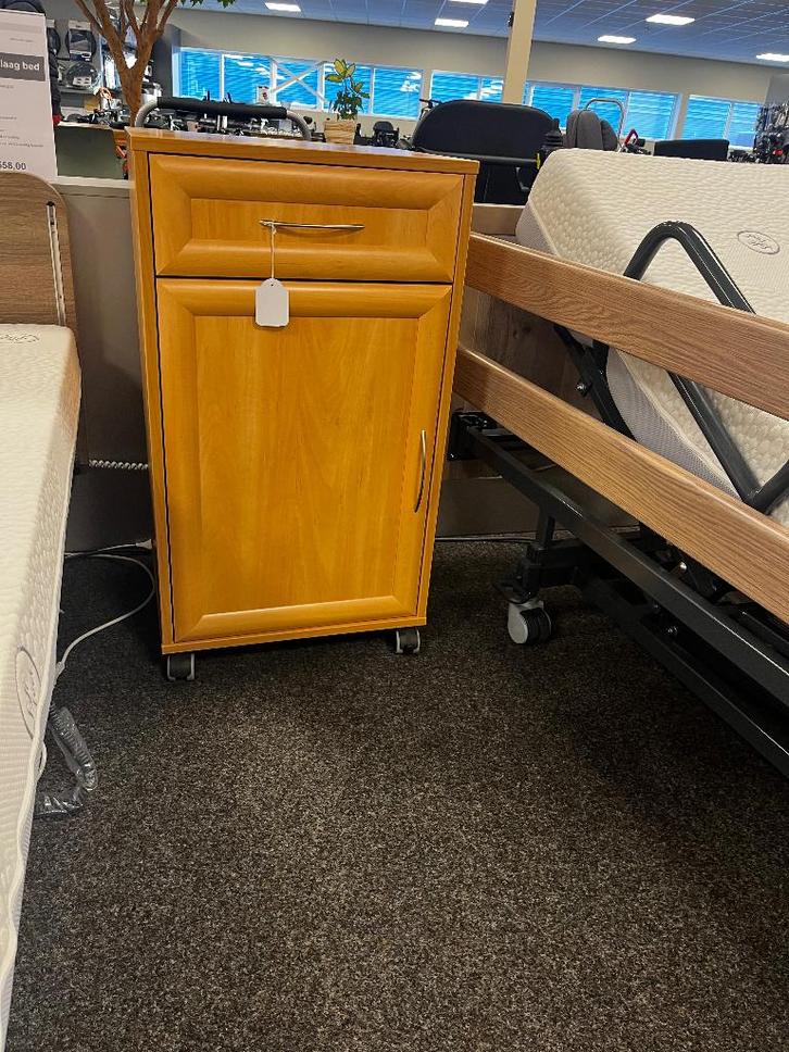 Vermeiren Nachtkastje Verrijdbaar Actieprijs 2 stuks € 200,-, Huis en Inrichting, Slaapkamer | Nachtkastjes, Nieuw, 70 cm of meer