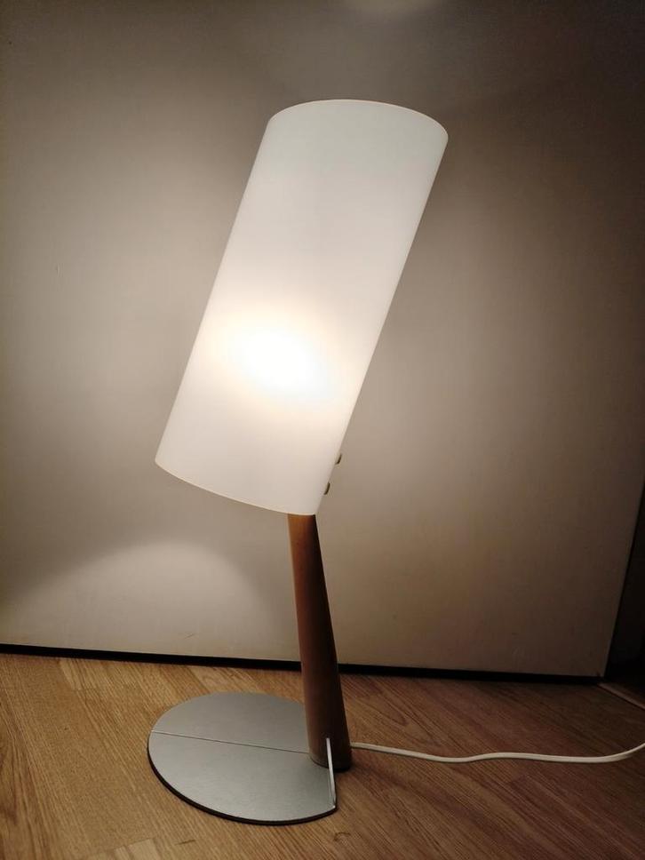 2925 Vintage Tafellamp Hout, Aluminium & Plexiglas, Huis en Inrichting, Lampen | Tafellampen, Gebruikt, 50 tot 75 cm, Hout, Kunststof