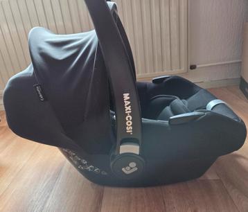 Maxi-Cosi Cabriofix I-Size Essential Black beschikbaar voor biedingen