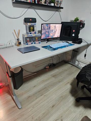 	 grote bureau