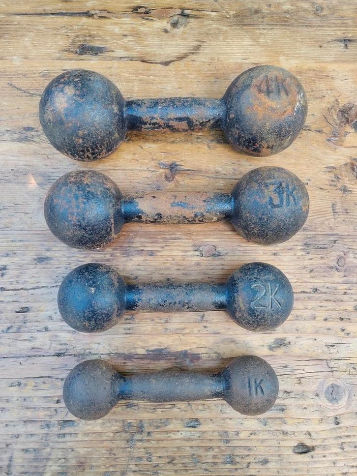 * set halters; set van 4 gietijzeren halters, totaal 10 kg, Antiek en Kunst, Curiosa en Brocante, Ophalen