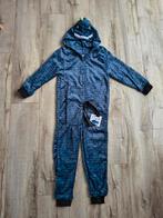Prachtige nieuwe blauwe dino onesie, pyjama, huispak 116/122, Kinderen en Baby's, Kinderkleding | Maat 116, Nacht- of Onderkleding