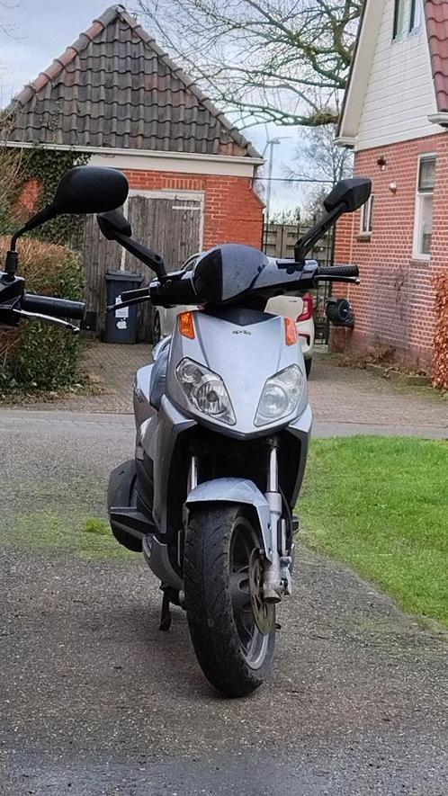 Aprilia SportCity snor scooter,(lichte opknapper, Fietsen en Brommers, Snorfietsen en Snorscooters, Gebruikt, Overige merken, Benzine