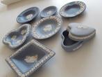Wedgwood Jasperware blue/wit op blauw, Antiek en Kunst, Verzenden