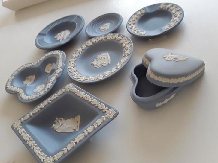 Wedgwood Jasperware keramiek stoneware hartje schoteltje, Antiek en Kunst, Antiek | Keramiek en Aardewerk, Verzenden