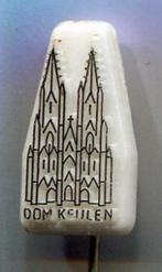 Dom Keulen zwart op wit plastic speldje ( U_487 ), Verzamelen, Speldjes, Pins en Buttons, Verzenden, Zo goed als nieuw, Stad of Land