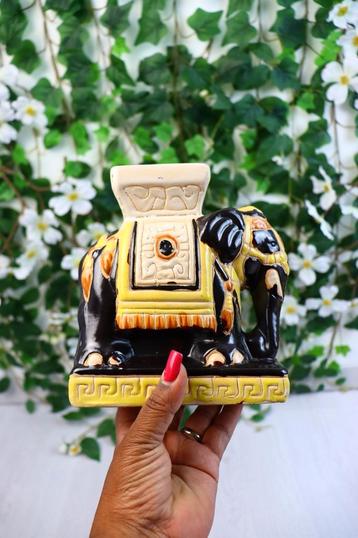 Vintage plantentafeltje olifant beschikbaar voor biedingen