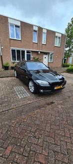 BMW 5-Serie 4.4IX 550i 300KW Aut8(f10) 2012 Zwart, Auto's, Automaat, 2000 kg, 4395 cc, 109 €/maand