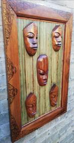 Indonesië. Wanddecoratie met passport masks. 44/68 cm, Ophalen