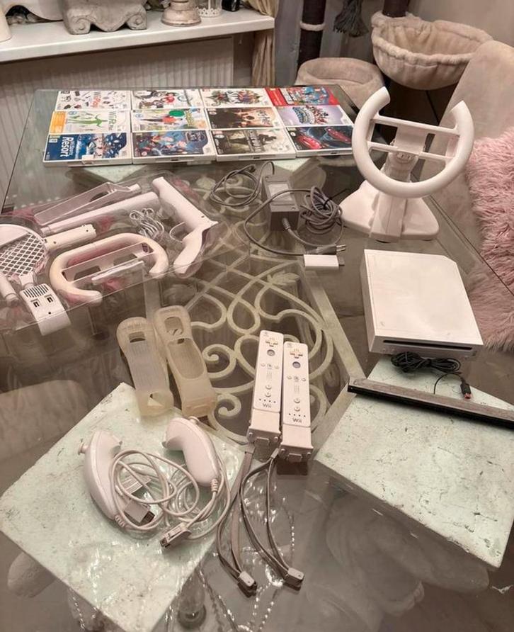 Completen wii met 12spellen en veel hulpstukken, Spelcomputers en Games, Spelcomputers | Nintendo Wii, Zo goed als nieuw, Met 2 controllers