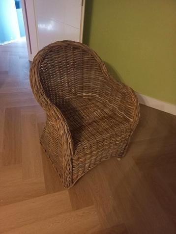 Gratis Rieten stoel voor op de babykamer beschikbaar voor biedingen