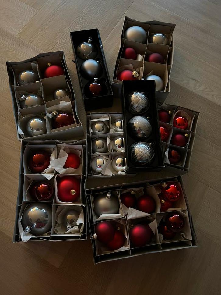 Kerstballen en -versiering rood met zilver, Diversen, Kerst, Zo goed als nieuw, Ophalen