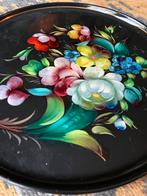 Handbeschilderd rond stalen dienblad met bloemen, Ophalen of Verzenden, Gebruikt, Rond, Metaal