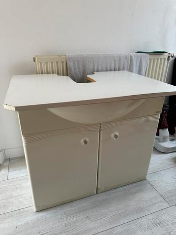 Badkamer wastafel kast beschikbaar voor biedingen