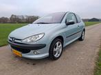 Peugeot 206 1.6 16V Gentry 3D 2003 Grijs APK t/m Juni 2026, Auto's, Peugeot, Voorwielaandrijving, 15 km/l, Handgeschakeld, Zilver of Grijs