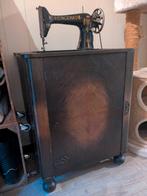 Singer trapnaaimachine in kast - Vintage, Antiek en Kunst, Antiek | Naaimachines, Ophalen