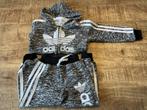 Trainingspak Adidas grijs maat 86/92, Kinderen en Baby's, Kinderkleding | Maat 92, Ophalen of Verzenden, Zo goed als nieuw, Jongen