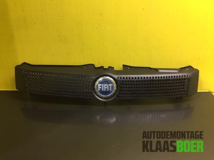 Grille van een Fiat Panda, Auto-onderdelen, Carrosserie en Plaatwerk, Fiat, Gebruikt, 6 maanden garantie, 12 maanden garantie