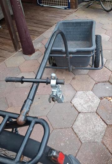Goede fietskar in goede staat. beschikbaar voor biedingen