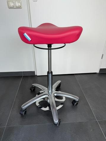Zadel | behandel kruk met voetbediening | De Ergoshop | IZGS beschikbaar voor biedingen