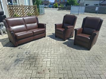 nieuwstaat donker bruin rundleer 2,5 en 1 en 1 zits bankstel beschikbaar voor biedingen