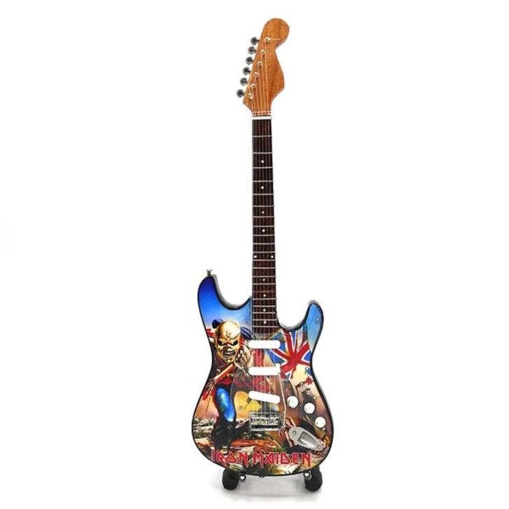 Iron Maiden trooper miniatuur gitaar van hout 25cm mini deco, Verzamelen, Muziek, Artiesten en Beroemdheden, Nieuw, Foto of Kaart