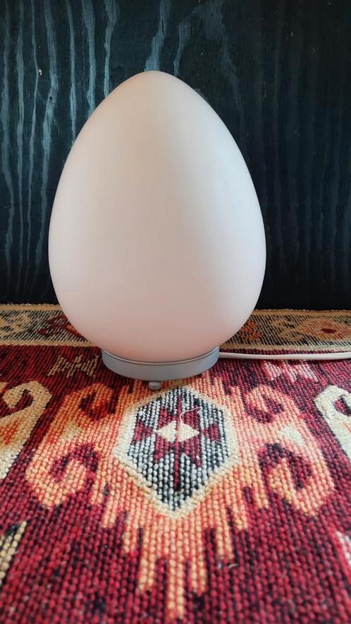 Zeldzame tafellamp van ikea glas vorm ei, lees beschrijving, Huis en Inrichting, Lampen | Tafellampen, Zo goed als nieuw, Minder dan 50 cm