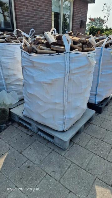 Grote bigbags boordevol met azobe kachelhout  beschikbaar voor biedingen