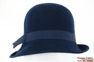 Vintage Dameshoed Trotteur blauw velour 55 = S tot XS   beschikbaar voor biedingen