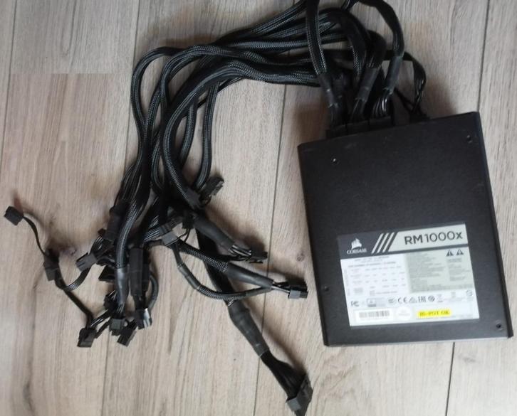 Corsair 1000 watt voeding, Computers en Software, Interne voedingen, Zo goed als nieuw, Ophalen of Verzenden