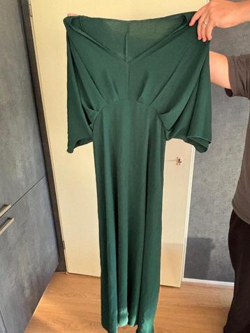 Lange jurk beschikbaar voor biedingen