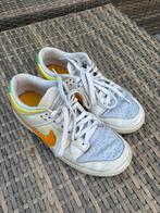 Nike Dunk maat 39 multi color, Ophalen of Verzenden, Zo goed als nieuw, Overige kleuren, Sneakers of Gympen