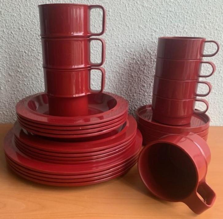 Mepal Rosti Classic: 4 -pers. servies in Bordeaux #1, Caravans en Kamperen, Kampeeraccessoires, Zo goed als nieuw, Ophalen of Verzenden