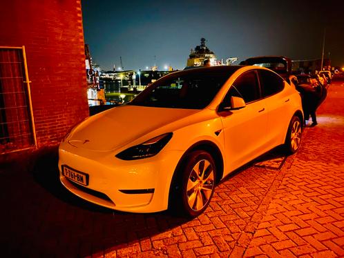 Tesla Model Y 2023 Wit long range 4 wheel, Auto's, Tesla, Particulier, Model Y, Elektrisch, SUV of Terreinwagen, Automaat, Origineel Nederlands