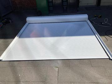 nieuw wit ral 9016 electrisch rolluik br.2.22 x 2.09 hoog  beschikbaar voor biedingen