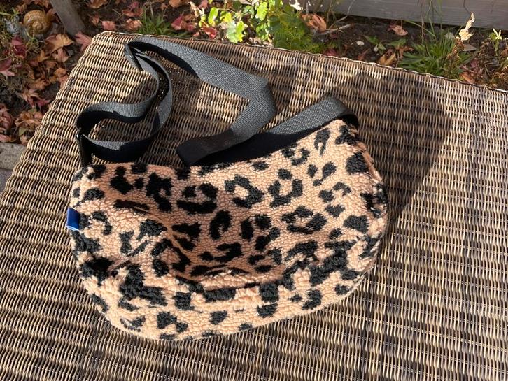 Leuke schoudertas crosbody, Sieraden, Tassen en Uiterlijk, Tassen | Damestassen, Nieuw, Schoudertasje, Bruin, Ophalen of Verzenden