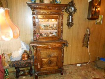 Jacht kast antiek /2 deurtjes 1 met antiek glas 1 lade / beschikbaar voor biedingen