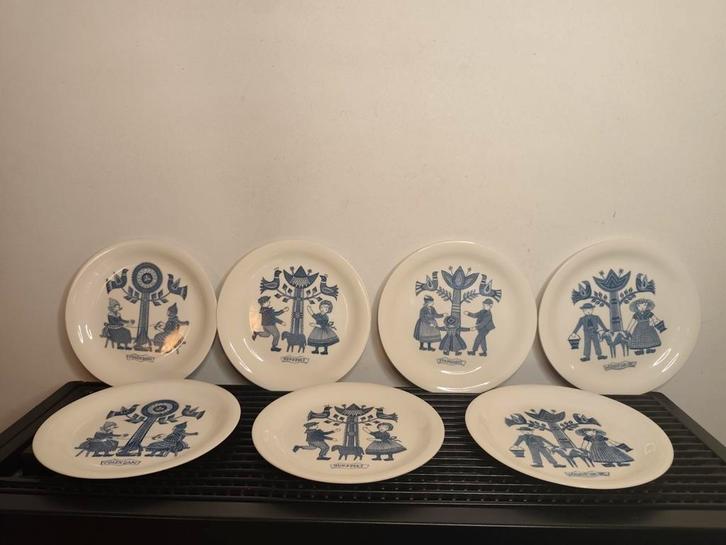 Royal Sphinx Maastricht 7x ontbijtbordje klederdracht, Antiek en Kunst, Antiek | Servies los, Ophalen of Verzenden