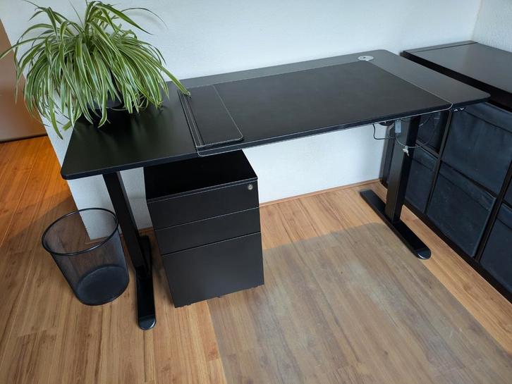 Electrisch verstelbaar bureau (complete thuiswerkplek), Huis en Inrichting, Bureaus, Zo goed als nieuw, Ophalen