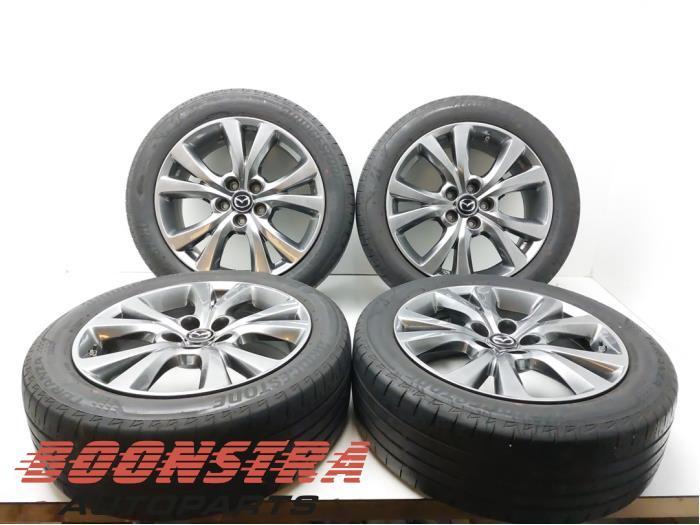Velgen set + banden van een Mazda CX-30, Auto-onderdelen, Banden en Velgen, Personenwagen, Gebruikt, 3 maanden garantie, Ophalen of Verzenden