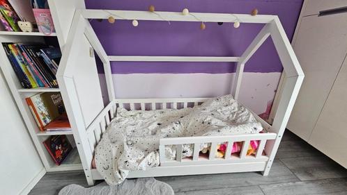 Huisbed 70x140 grenenhout, Kinderen en Baby's, Kinderkamer | Bedden, Gebruikt, 140 tot 160 cm, 70 tot 85 cm, Lattenbodem, Matras