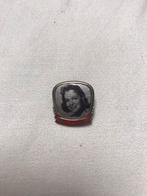 Jaren 60 emaille broche Speld van actrice Romy Schneider, Ophalen of Verzenden, Zo goed als nieuw, Foto of Kaart