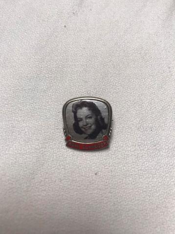 Jaren 60 emaille broche Speld van actrice Romy Schneider  beschikbaar voor biedingen