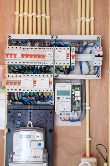 Uw klusjesman / Electricien aan huis beschikbaar voor biedingen