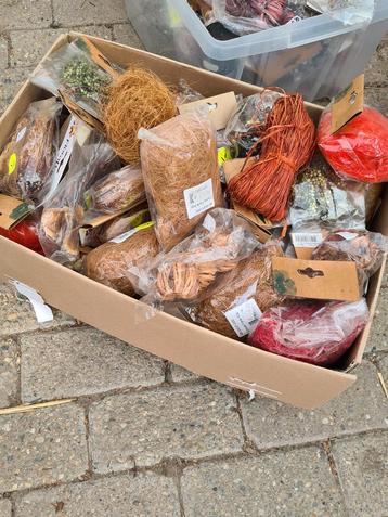 Knutselmateriaal herfst/winter beschikbaar voor biedingen