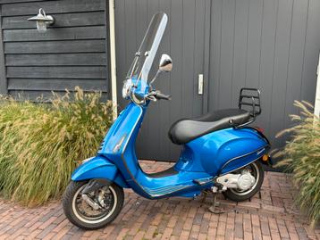 Vespa Primavera S 2022 scooter 45km geel kenteken 880km! beschikbaar voor biedingen