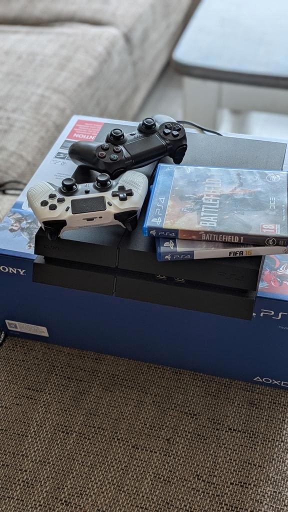 PlayStation 4 met 2 controllers & games, Spelcomputers en Games, Spelcomputers | Sony PlayStation 4, Gebruikt, Original, 500 GB